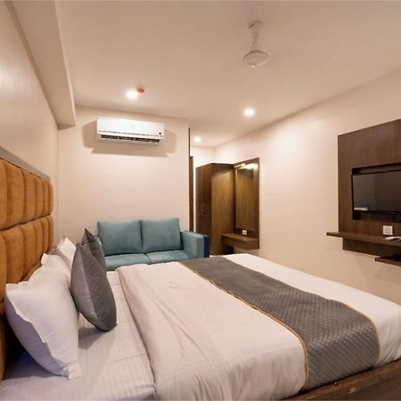 Hotel Royal 24 아흐메다바드 외부 사진