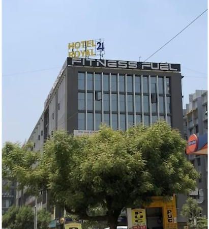 Hotel Royal 24 아흐메다바드 외부 사진