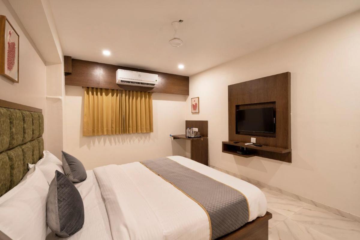 Hotel Royal 24 아흐메다바드 외부 사진