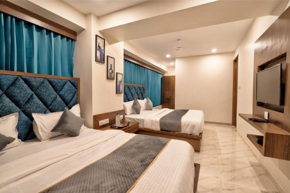 Hotel Royal 24 아흐메다바드 외부 사진