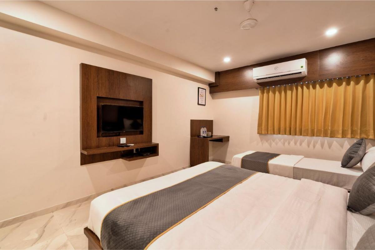 Hotel Royal 24 아흐메다바드 외부 사진