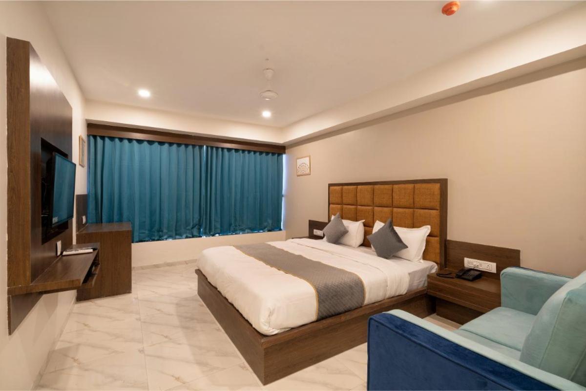 Hotel Royal 24 아흐메다바드 외부 사진