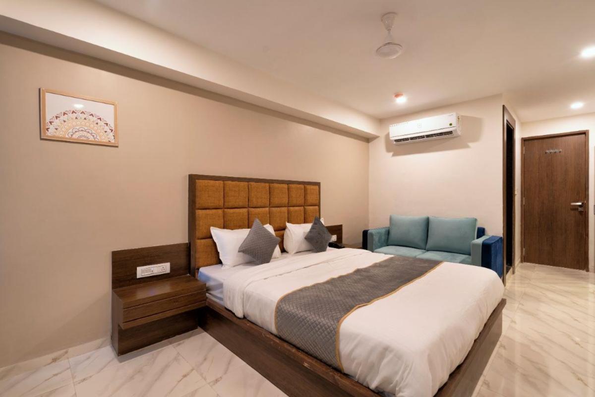 Hotel Royal 24 아흐메다바드 외부 사진